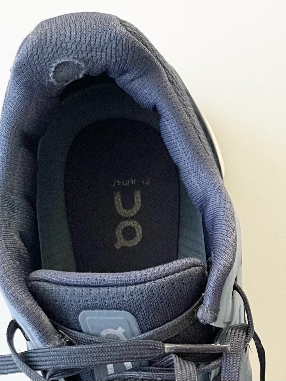 ON Cloudace Running Shoes in Wash /Navy Blue size 8 Sneakers Walking Workout - Picture 5 of 9